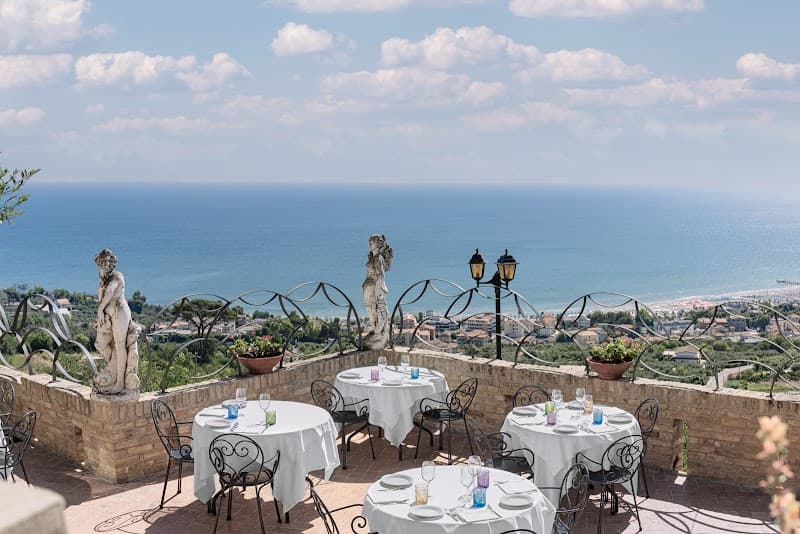 Vasto Castello Aragona photo