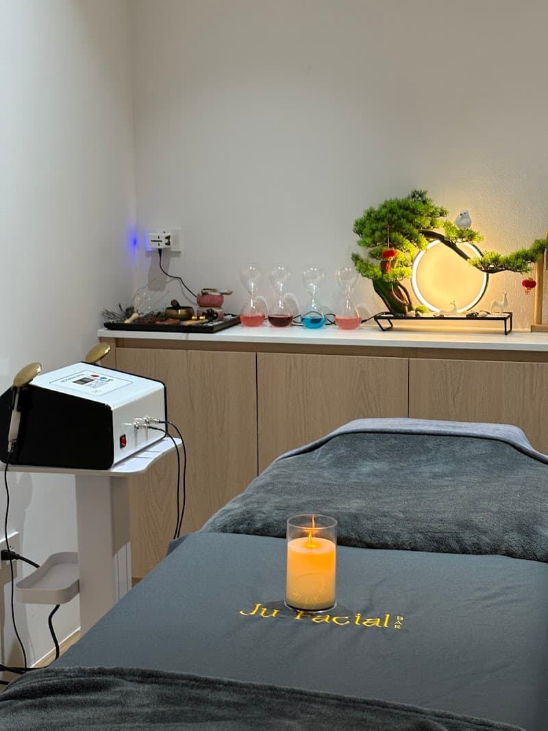 Vietnamese Hair Wash JU Facial Bar Bangkok photo