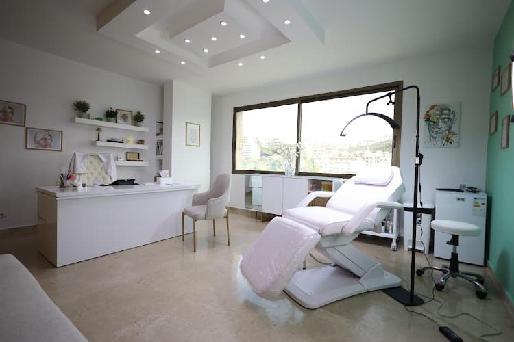 Vivre Clinics By Dr Alicia Naqqache photo