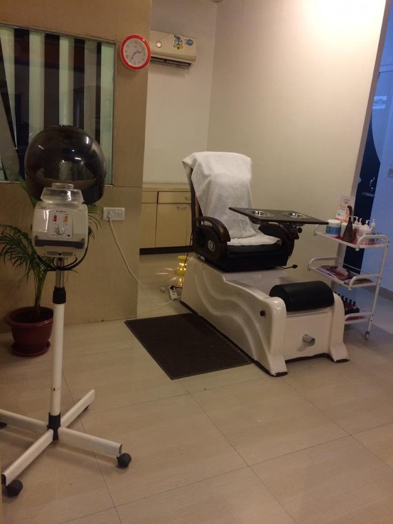 VLCC SALON , Aliganj Lucknow photo