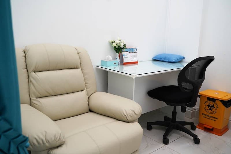 Washington Clinic Center. Phnom Penh photo