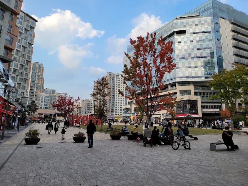 Well Square Seongnam City photo
