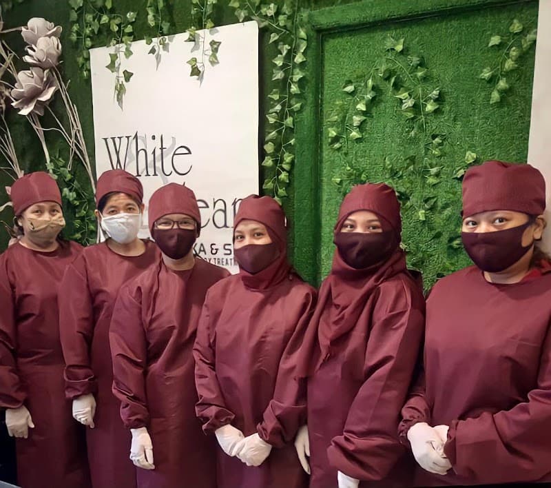 White and Clear Salon Jakarta photo