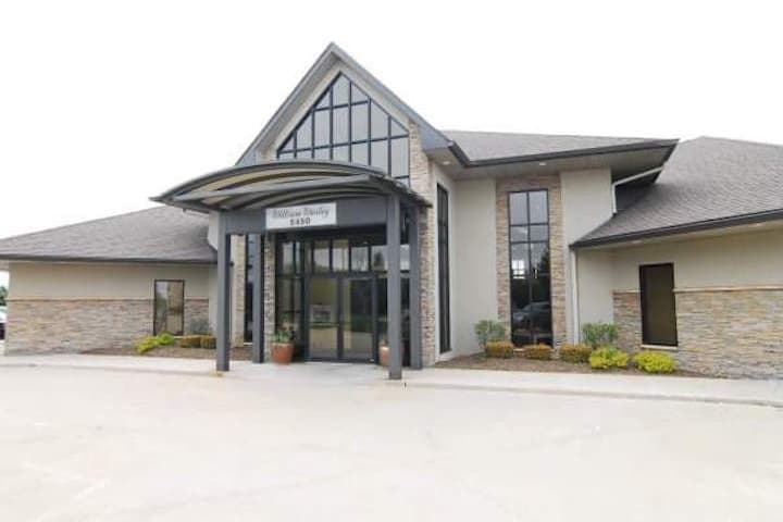 William Wesley Grand Salon & Spa Davenport photo