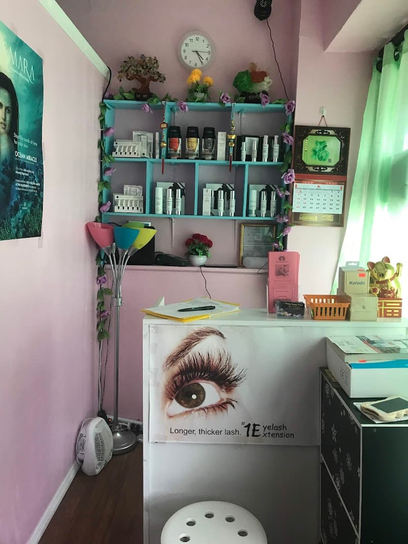 Young Beauty Parlor New York photo