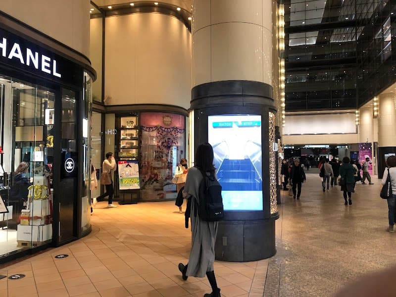 Yubi Lux Main Store Tokyo photo