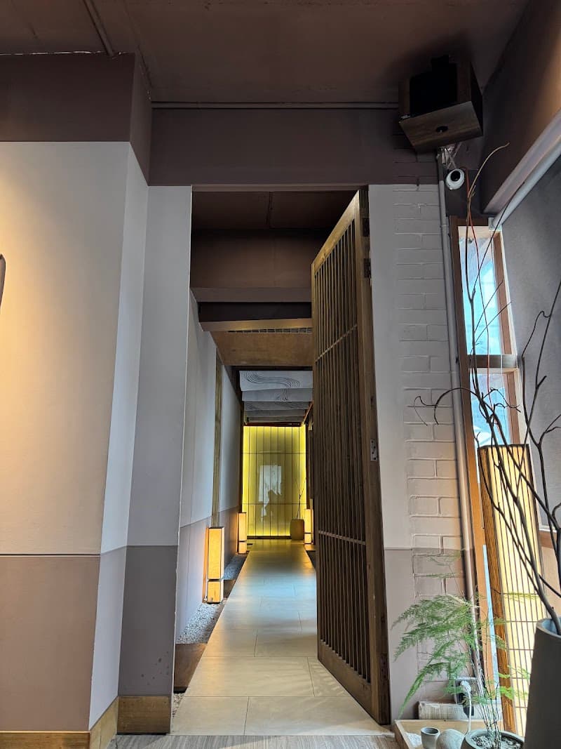 YŪGEN Waterfront Black C photo