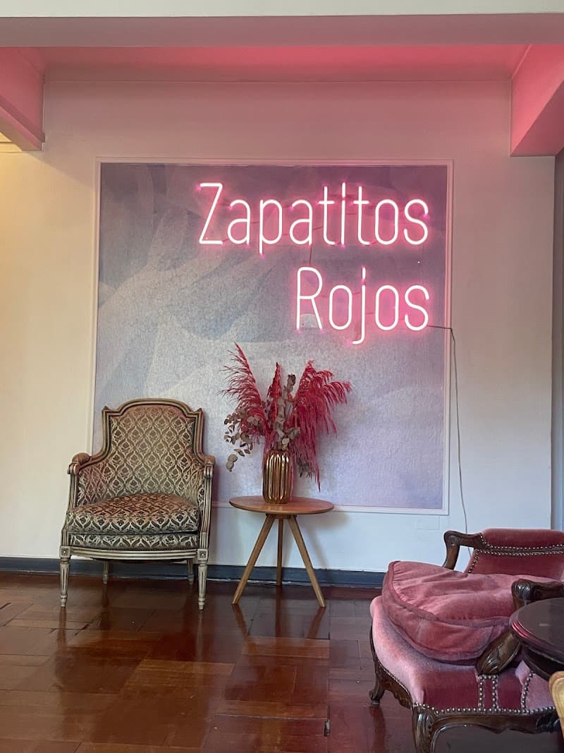 Providencia zapatitos rojos photo